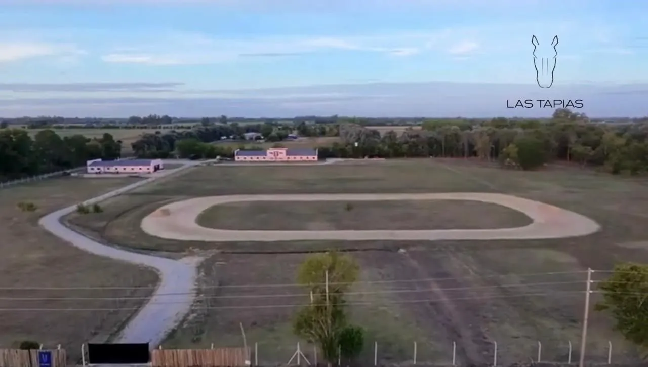 Campo ecuestre con instalaciones de polo en Open Door